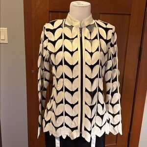 Belgin Francis White Classic Leaf Design Leather Jacket Women’s Medium